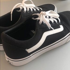 woman's black vans (GREAT CONDITION)